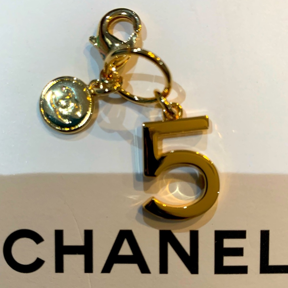 100% Authentic CHANEL Cosmetics Limited Edition
Holiday Double Charm Pendant.